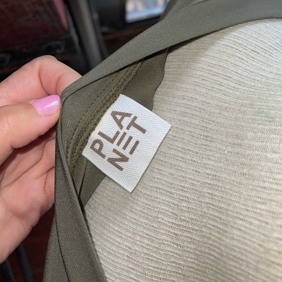 PLANET olive green light top. Size : one size fits all. Perfect condition top - Picture 9 of 11